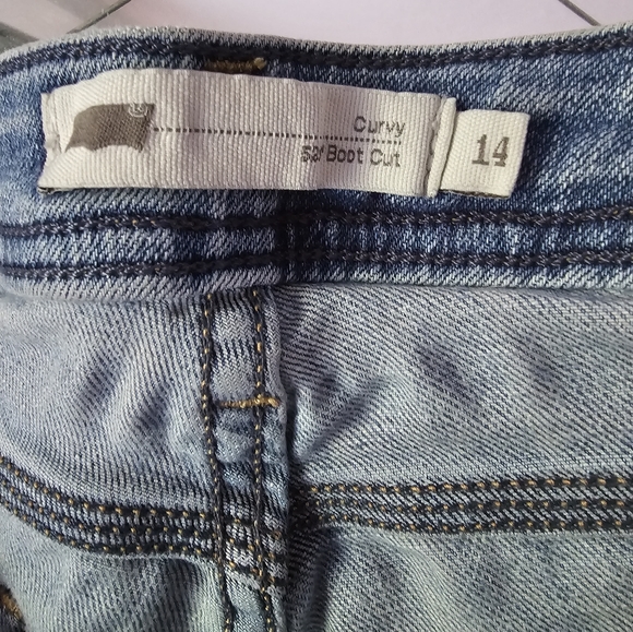 Levi's size 14 curvy, 525 bootcut jeans - Picture 2 of 4